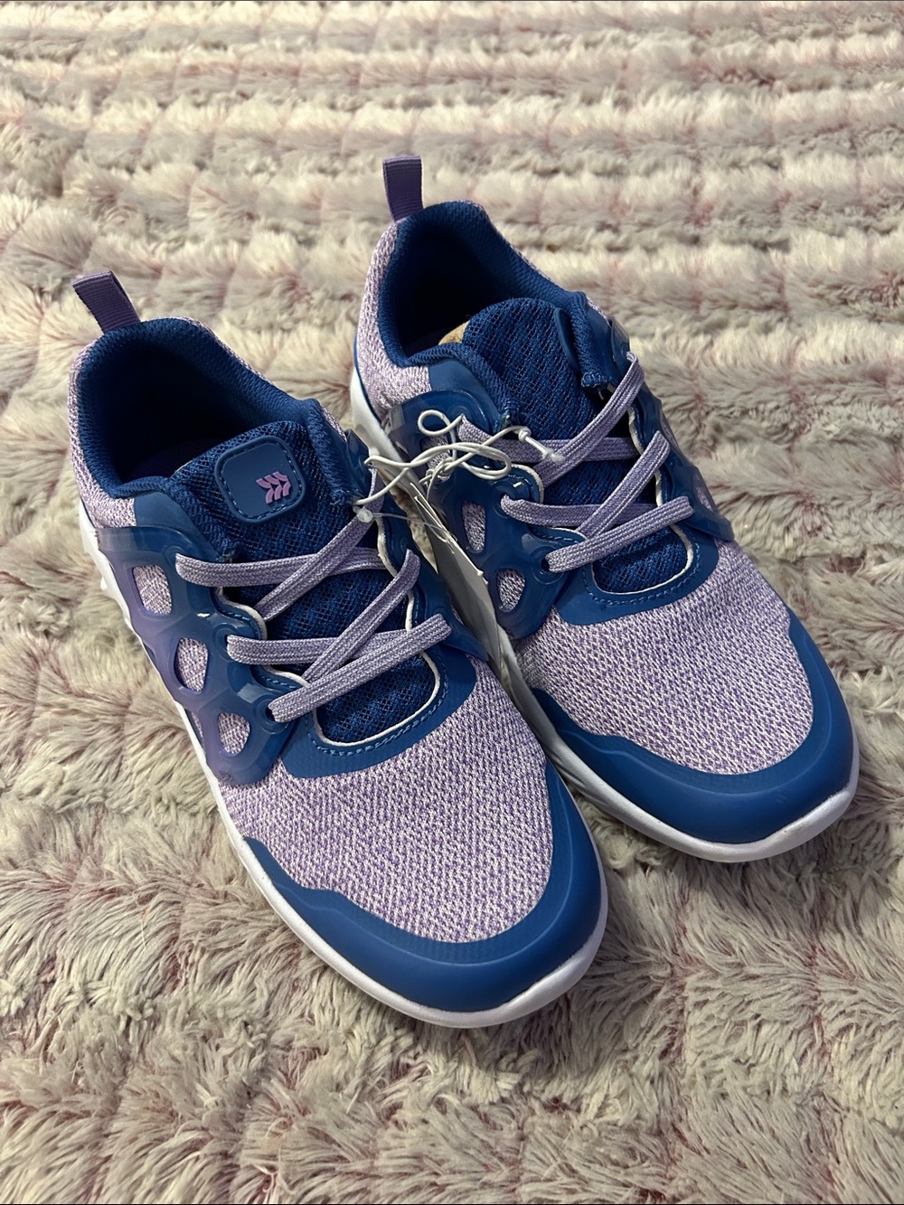all in motion Kids Lavender & Navy Lace-Up Sneakers size 4